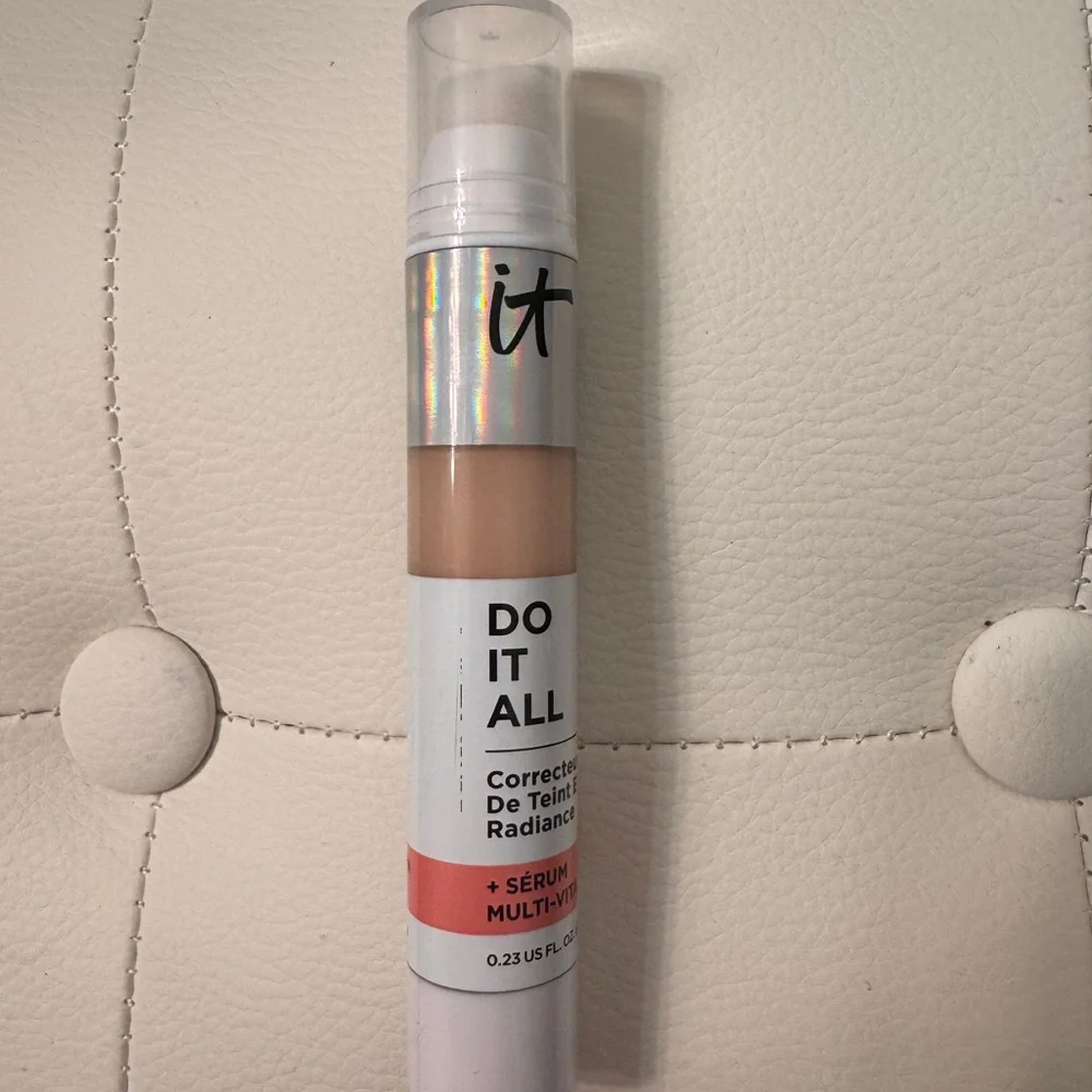 NWT— IT Cosmetics Do It All Radiant Concealer Medium Coverage in fairest neutral